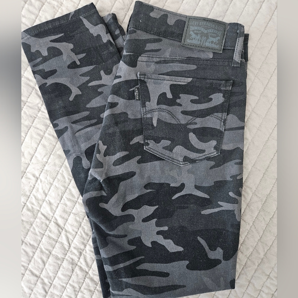 Levi's Women's 711 Skinny Camouflage Jeans - size 27
